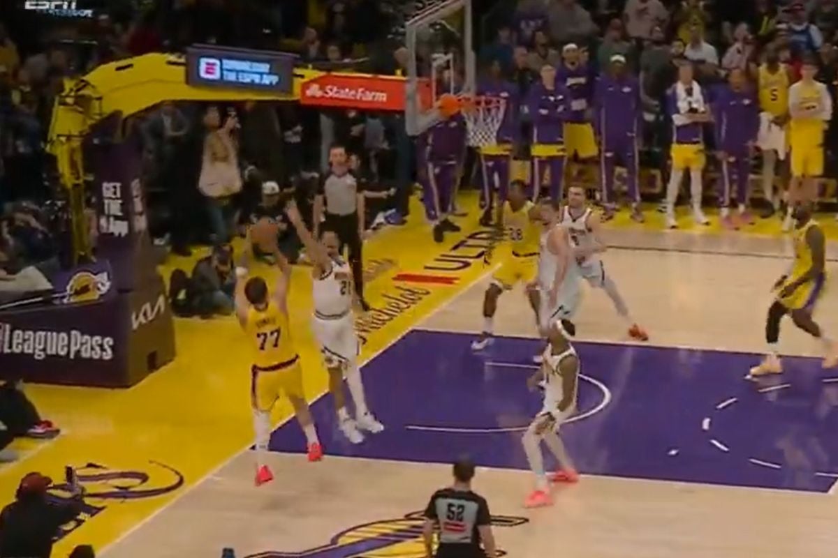 Luka Dončić pogađa šut za pobedu protiv Denver Nuggetsa